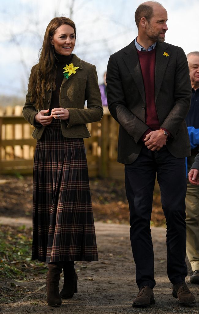 Kate y William a su llegada a Gales, cita a la que llegaron de la mano.