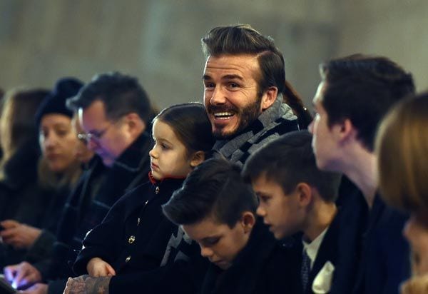 En el front row, estaba la familia al completo de la diseñadora, su madrido David Beckham y sus cuatro hijos
