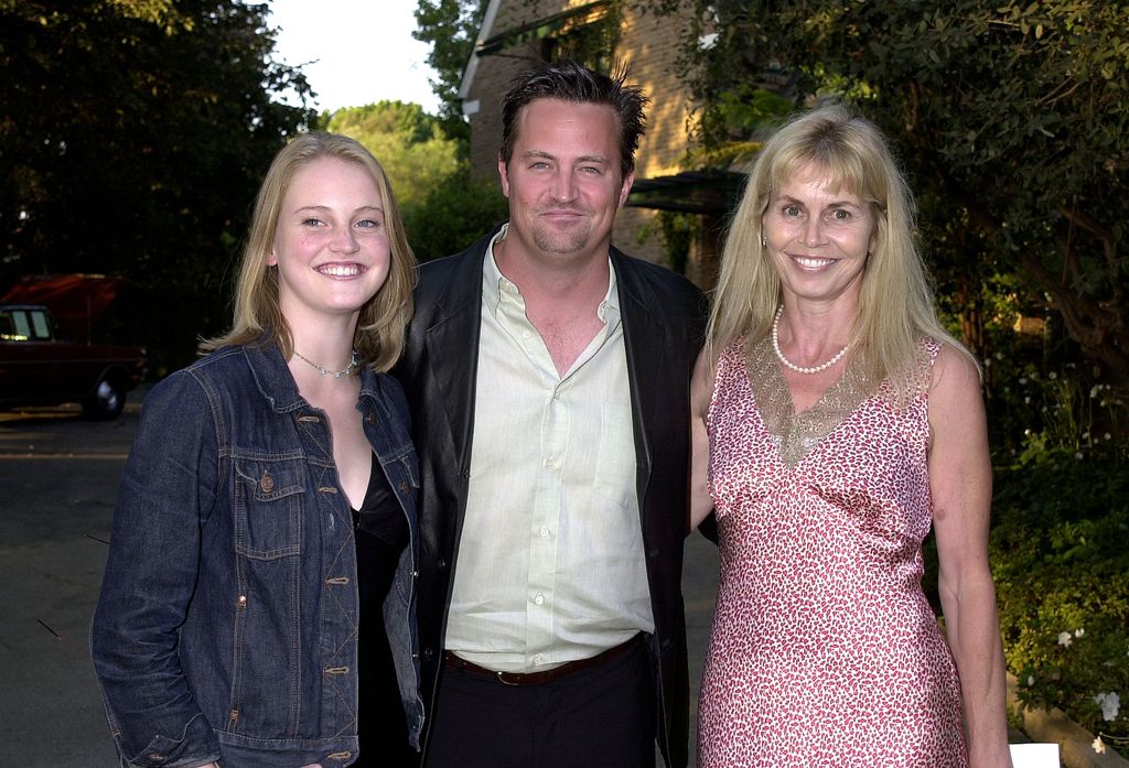 Matthew Perry con su madre Suzanne y su hermana Emily