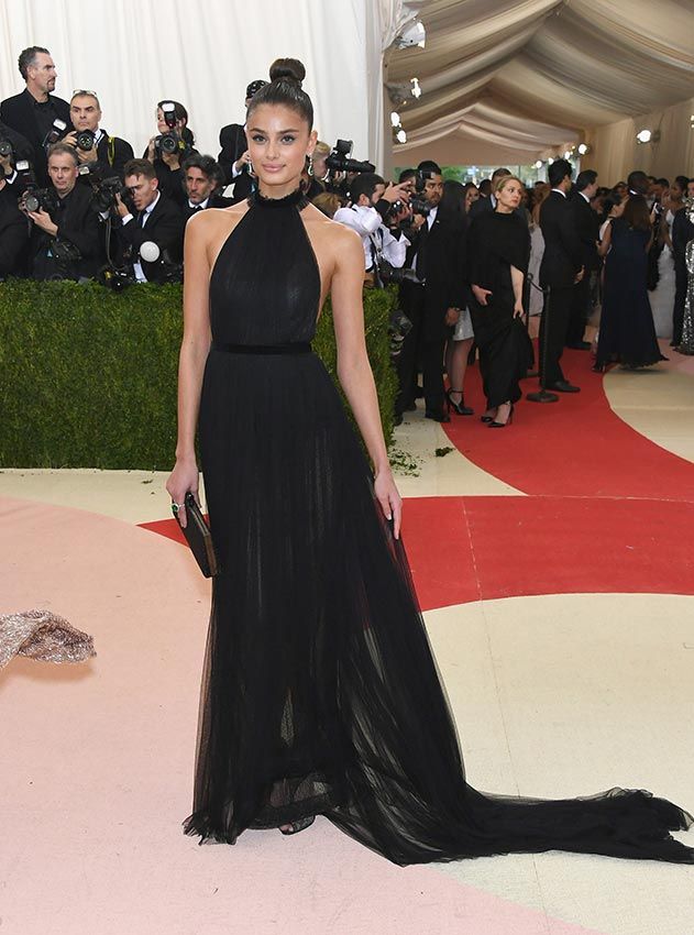 taylor_hill_met_gala_2016_1a.jpg