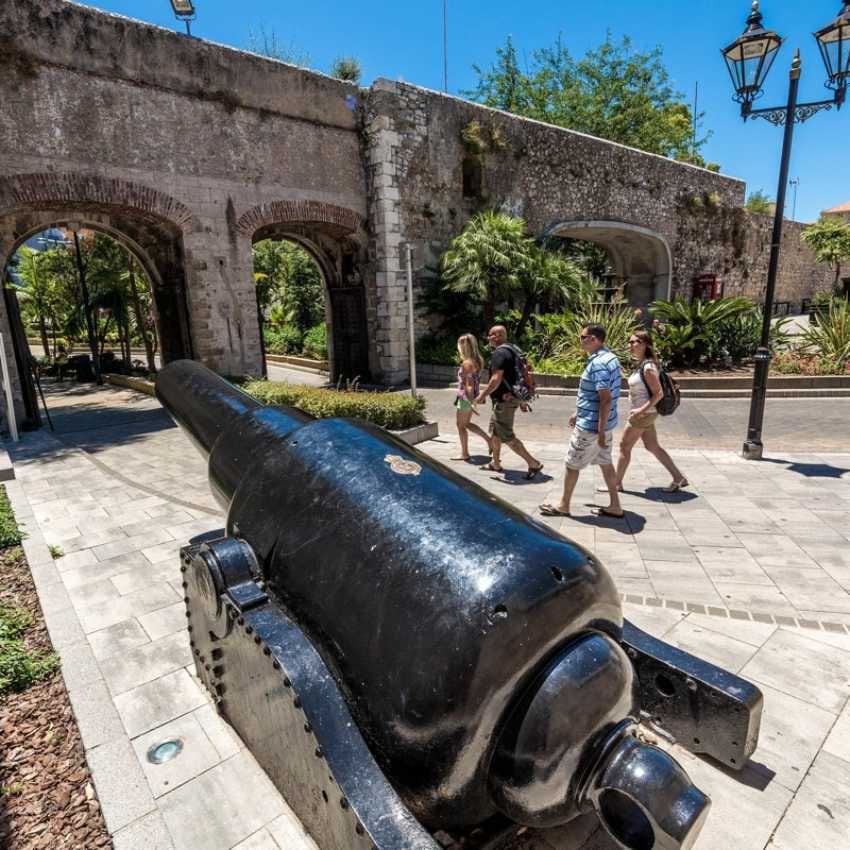 Cañones en las fortificaciones de Gibraltar.