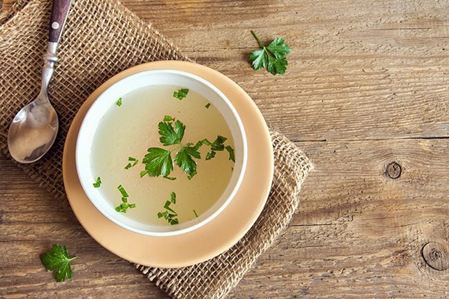 sopa-caldo-huesos-verdura-receta-facil