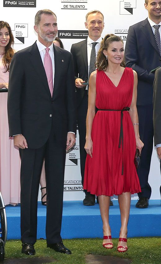 reina_letizia_rojo_look3a