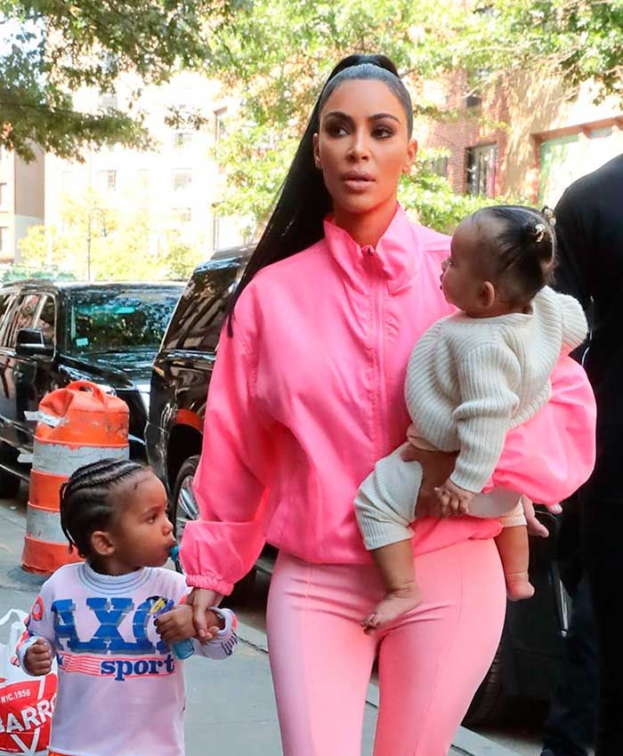 Kim Kardashian con Saint West y Chicago West