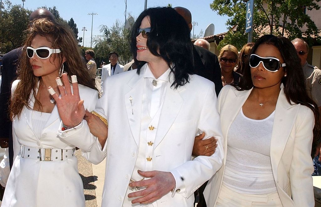 Michael Jackson con sus hermanas La Toya y Janet