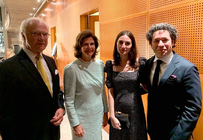 Los reyes de Suecia junto a María Valverde y Gustavo Dudamel