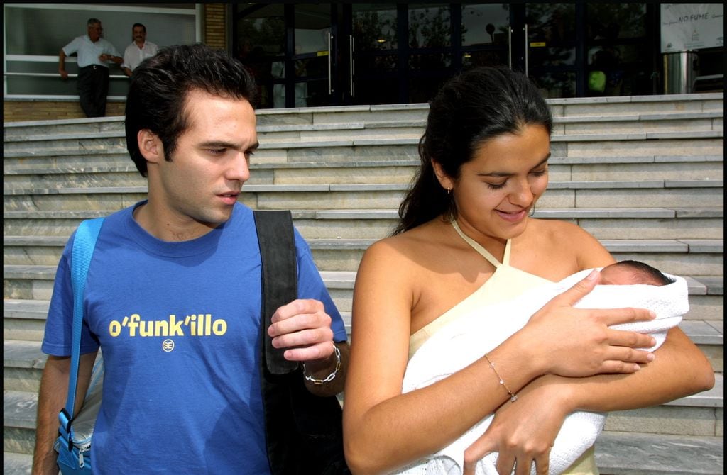 Alba Molina y Charlie Cepeda, con su hija Lucía cuando nació en 2011