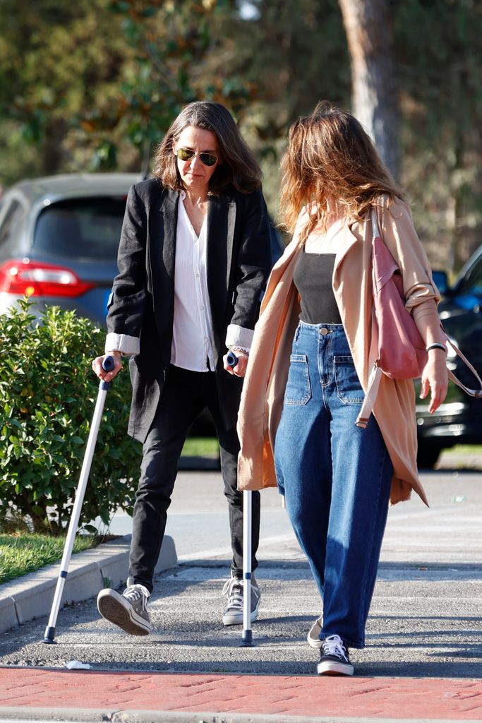 Sandra Salgado, viuda de Jimmy Giménez-Arnau llega al tanatorio de Tres Cantos acompañada por su hermana, a 18 de septiembre de 2024, en Madrid 