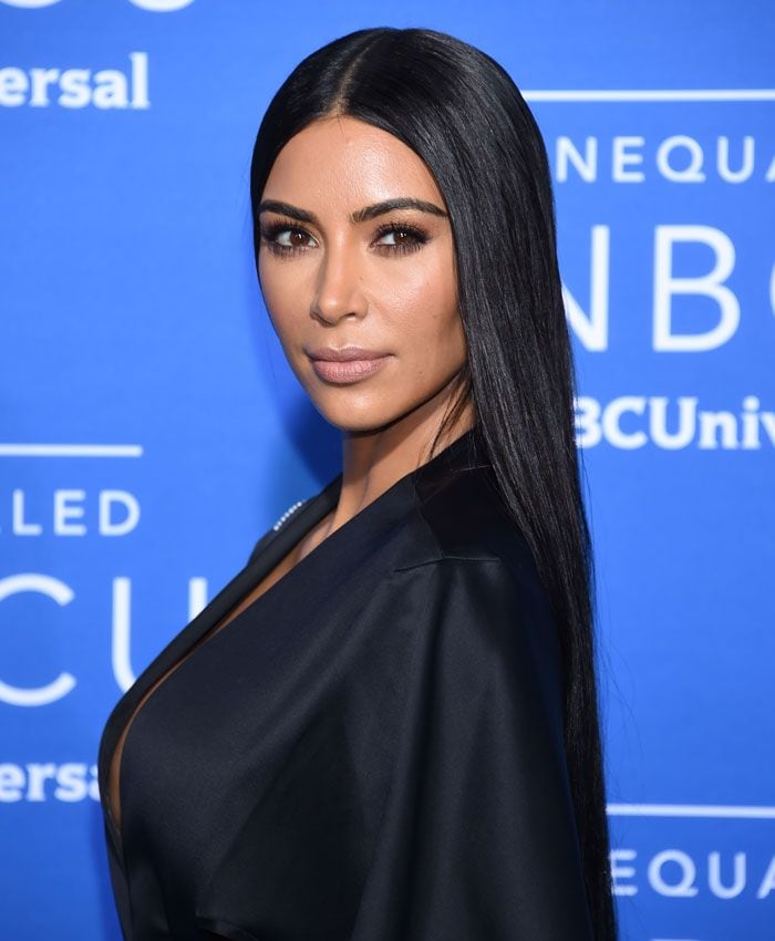 Kim Kardashian en la alfombra roja de la fiesta NBCUniversal