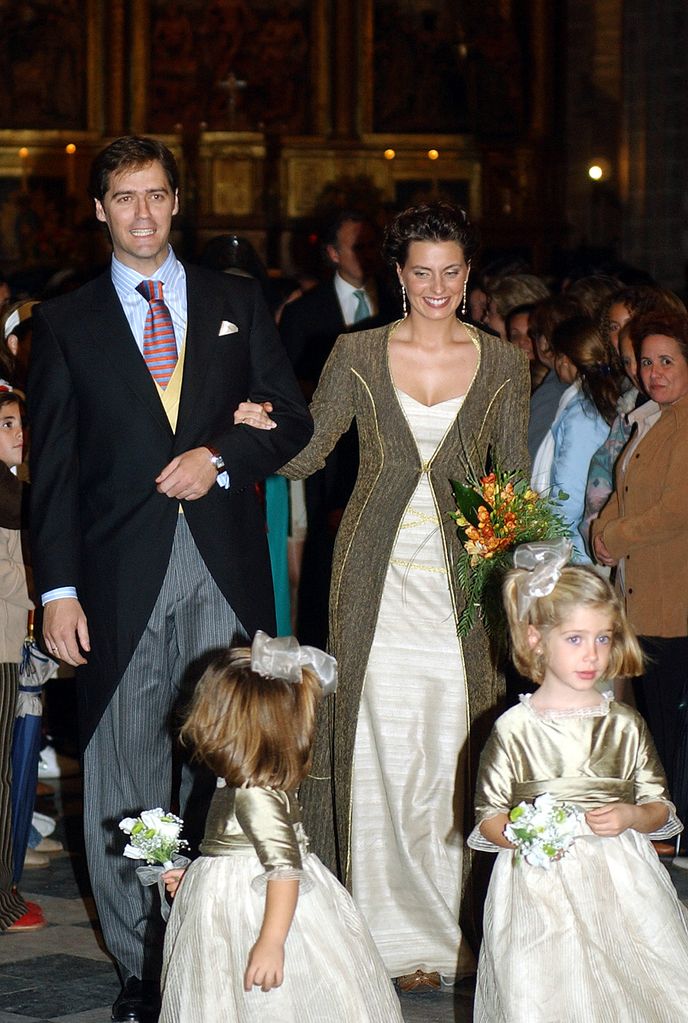 BODA DE ALEJANDRA OSBORNE Y JOAQUIN BUENDIA A LA SALIDA DE LA IGLESIA DE SAN MIGUEL, EN JEREZ DE LA FRONTERA 25/10/2003