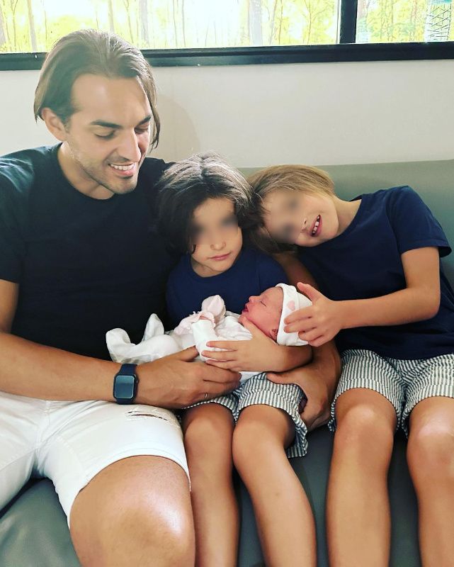 Jacobo Millán, marido de Andrea Prat, con sus hijos