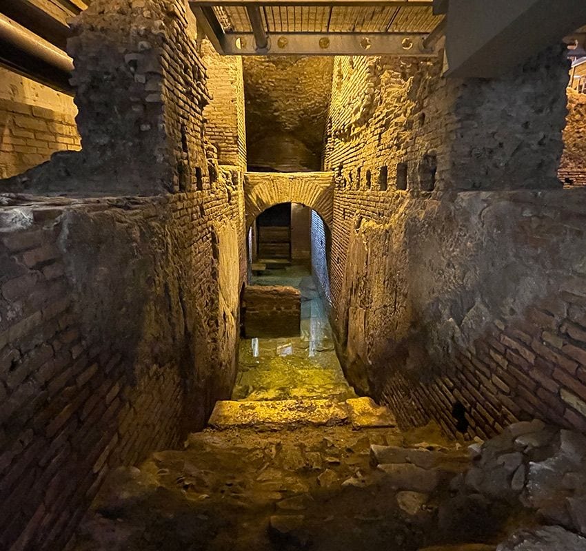 1bajo el suelo de la fontana de trevi el vicus caprarius la ciudad del agua imagen  alicia romay