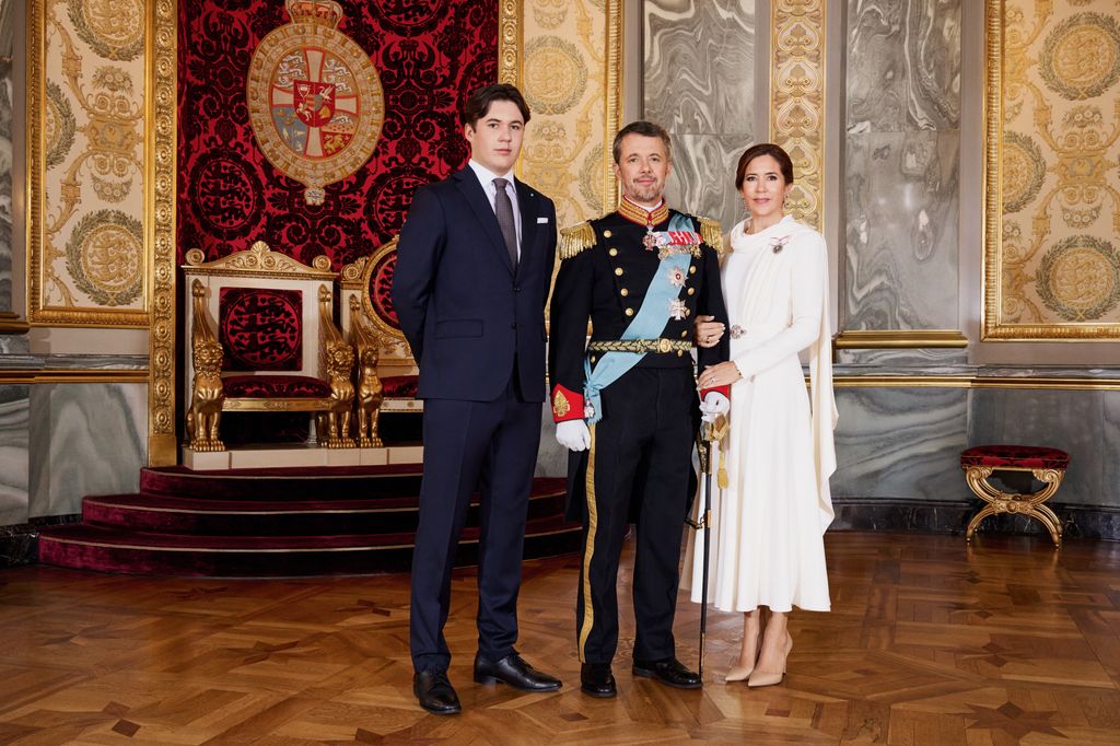 Christian de Dinamarca con sus padres, los reyes Federico y Mary de Dinamarca