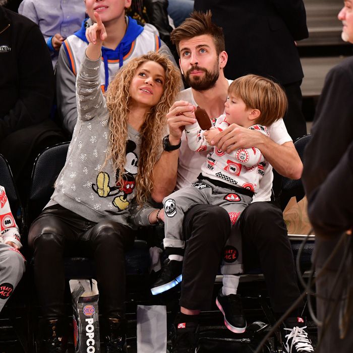 Shakira y Piqué disfrutan del 'basket' con sus hijos