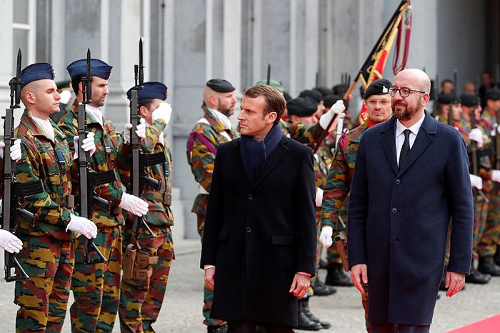 Felipe y Matilde de Bélgica reciben a los Macron con todos los honores