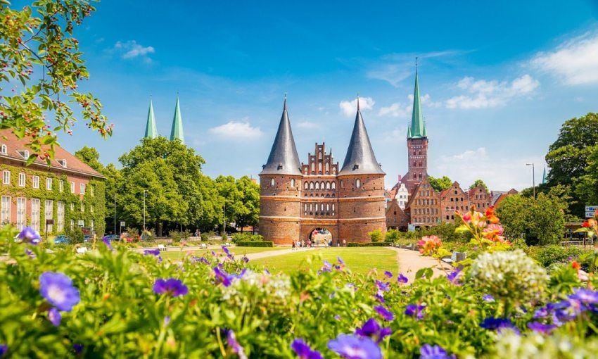 puerta holstentor en la ciudad de lubeck patrimonio de la humanidad alemania