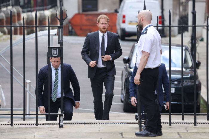 Harry de Inglaterra llegando a la corte británica