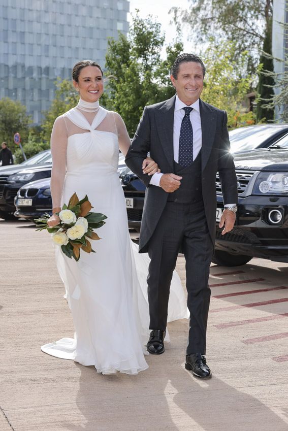 Los detalles del impresionante vestido de novia de Marta Pombo en su boda con Luis Zamalloa 