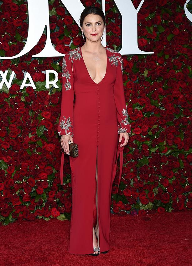 keri_russell_tony_awards_2016_red_carpet_02a