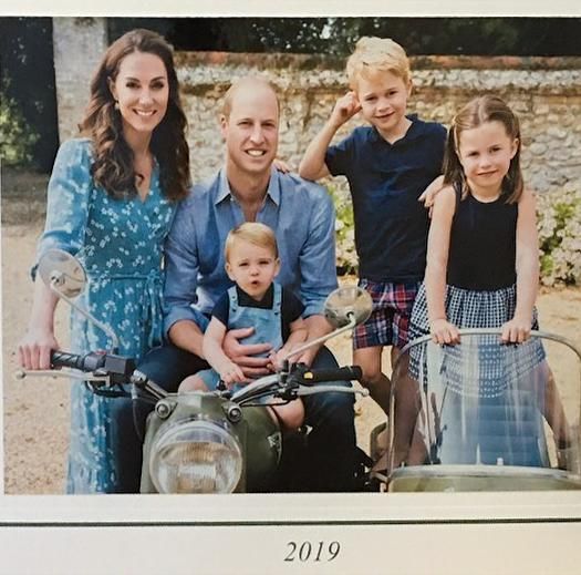 kate middleton and family christmas card photo