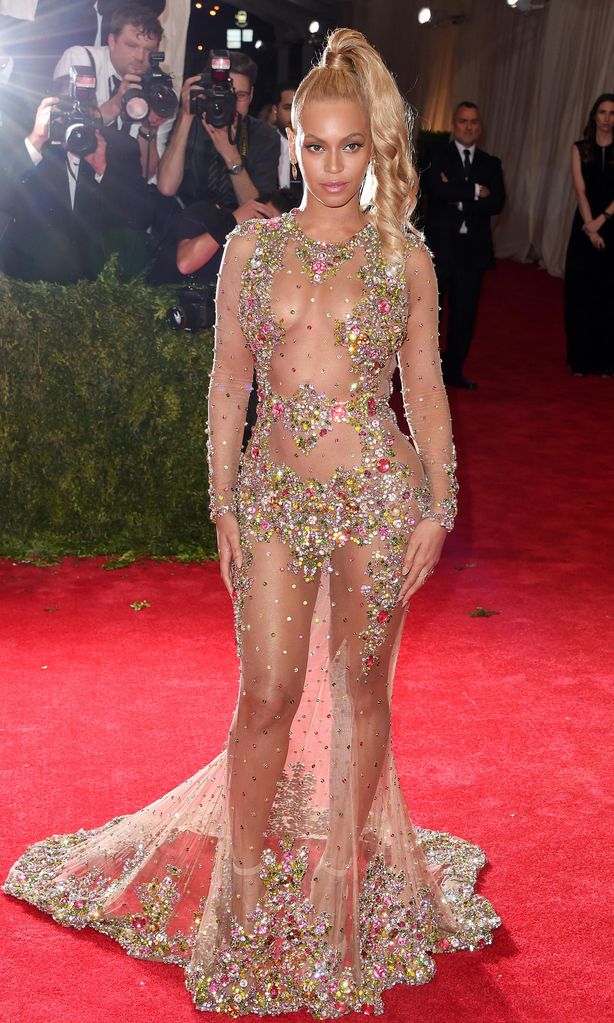 beyonce con naked dress de givenchy