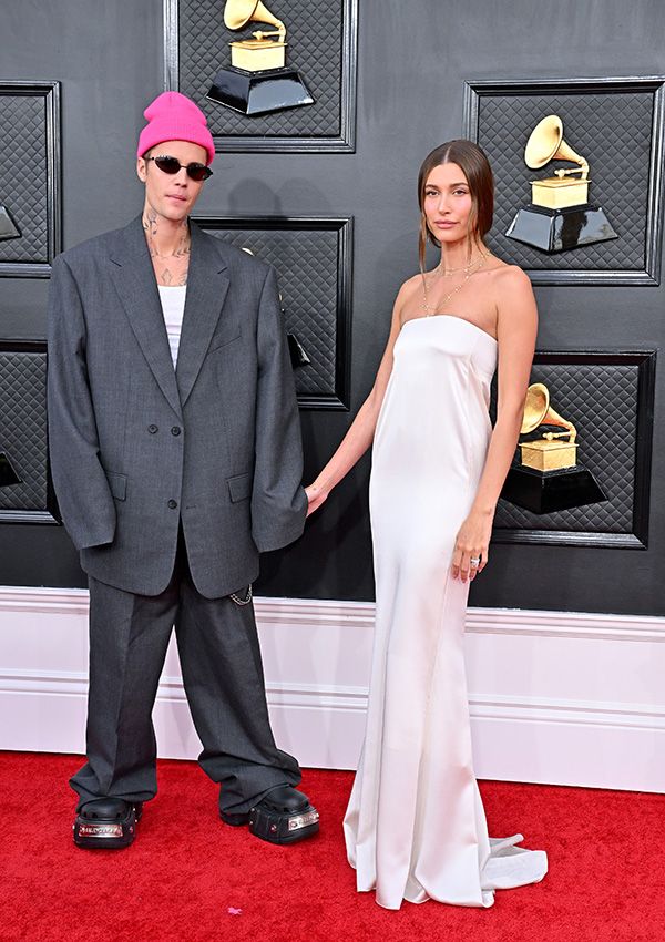 Hailey Baldwin y Justin Bieber en los Grammy 2022