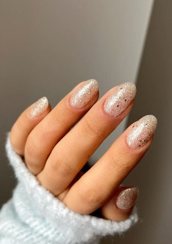 Manicura brillante con esmalte de Le Mini Macaron