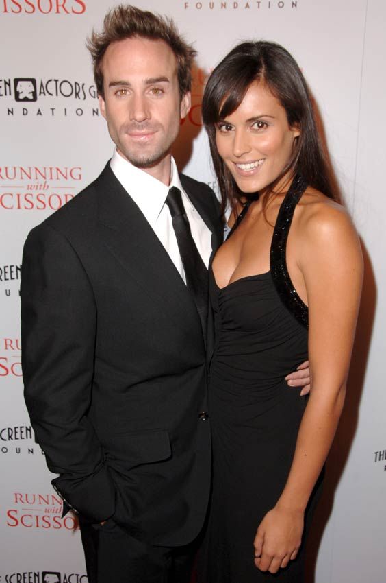 Joseph Fiennes y su esposa