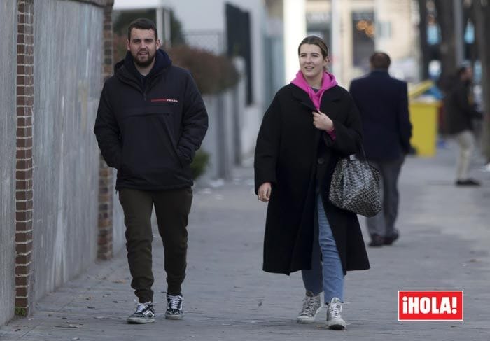 Alba Díaz junto a un amigo