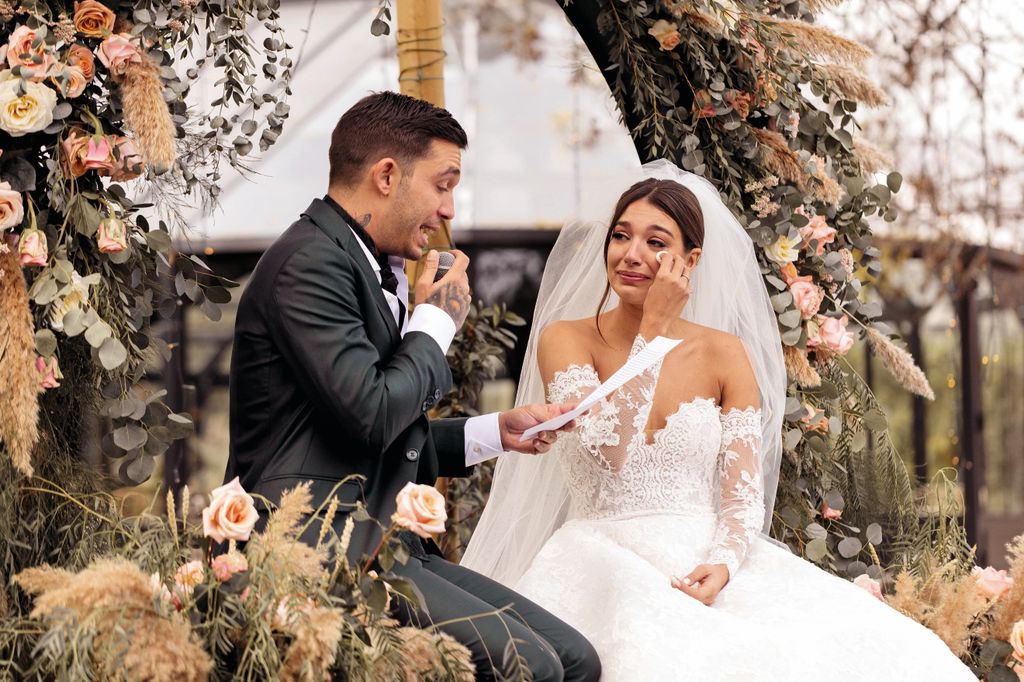 Víctor Elías y Ana Guerra emocionados en su boda