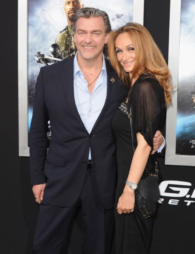 Ray Stevenson y Elisabetta Caraccia