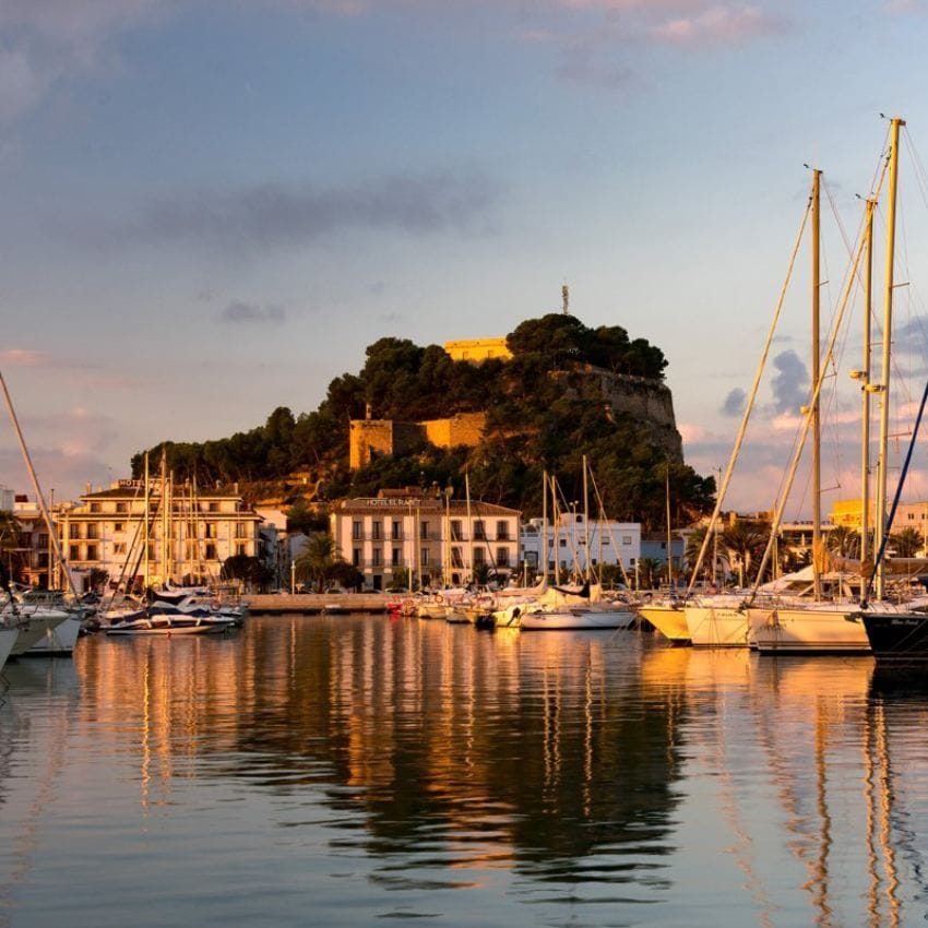 Panorámica del puerto de Dénia.