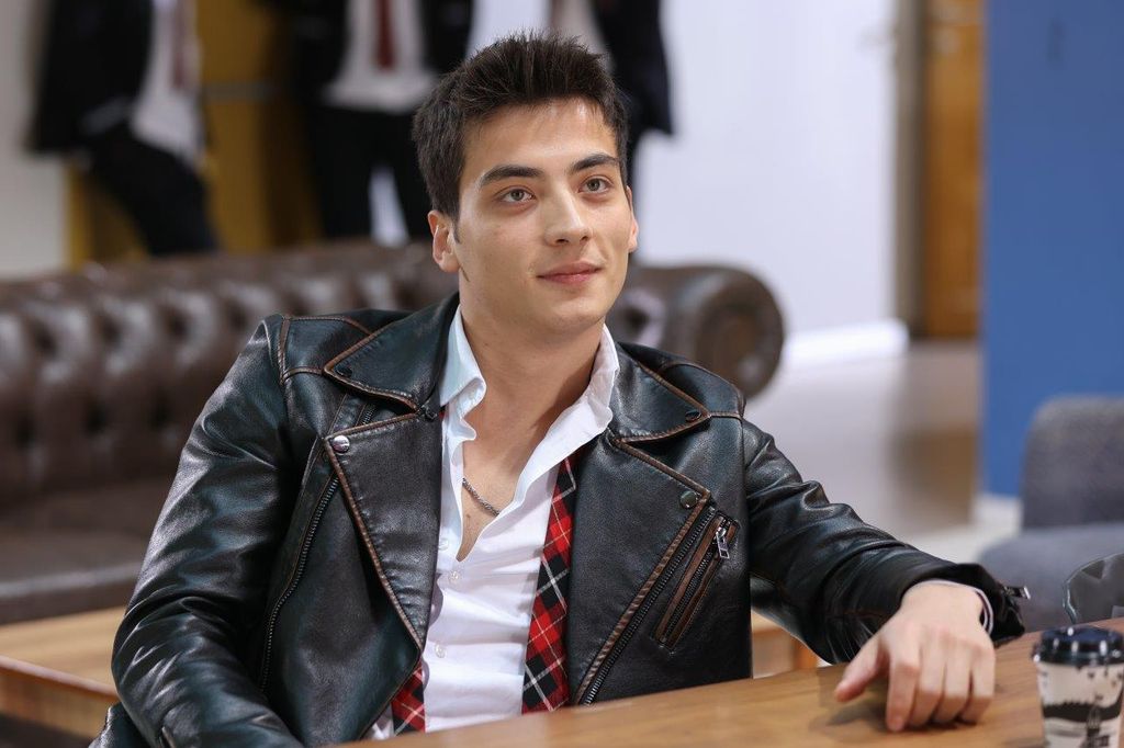Atakan Özkaya, actor que da vida a Sarp, cree que su personaje tiene un punto divertido y simpático