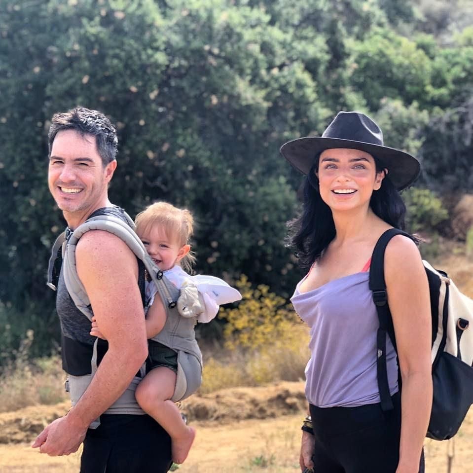 Aislinn Derbez y su familia