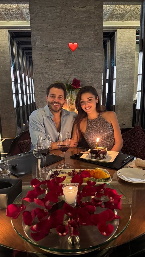 Hande Erçel celebra su cumpleaños en Egipto, enamorada y en un gran momento profesional