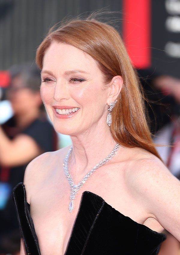 julianne moore pelo brillo