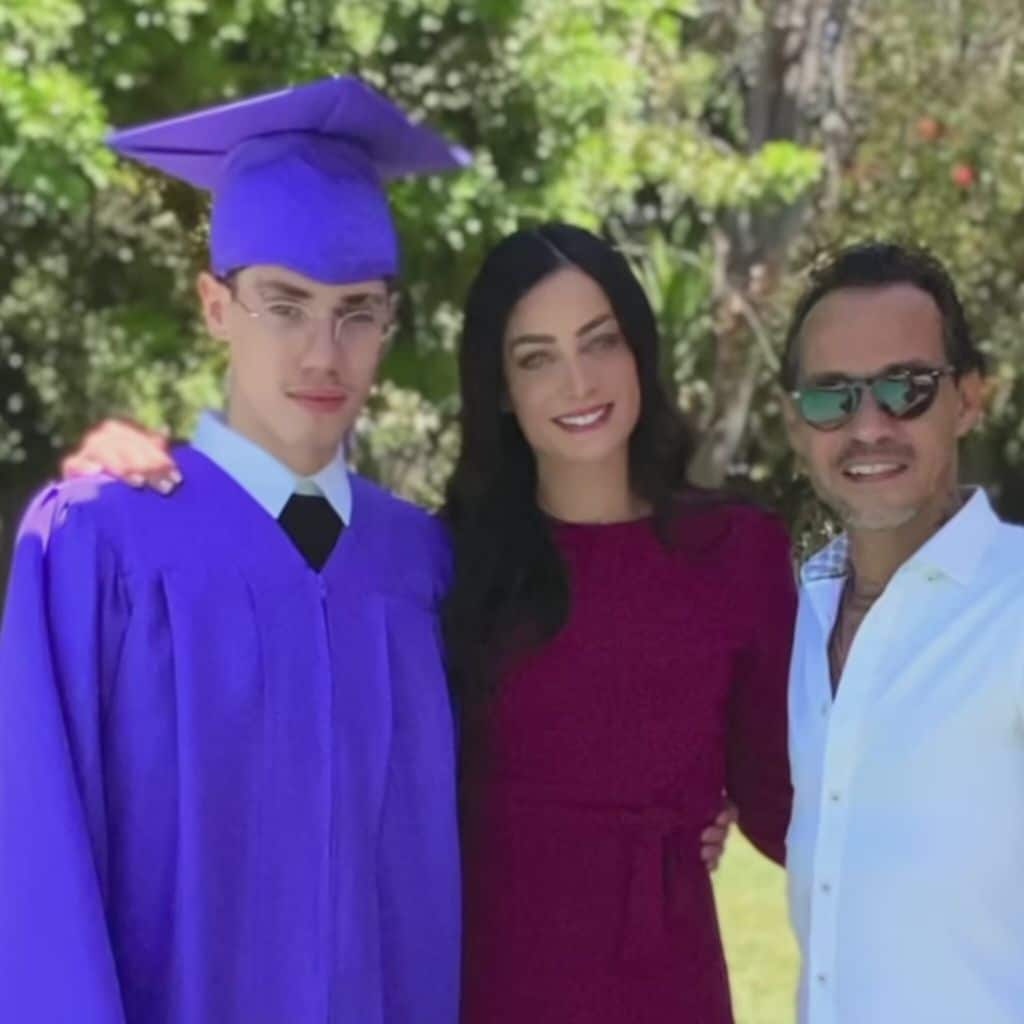 Marc Anthony y Dayanara Torres con sus hijos