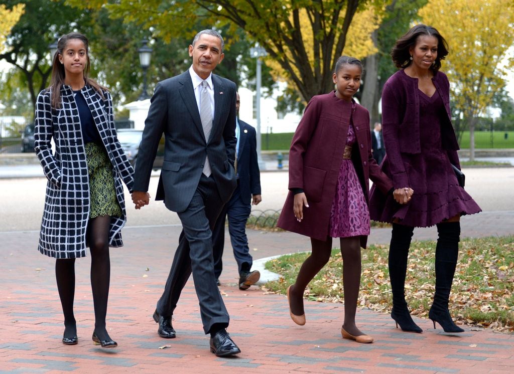 Malia y Sasha Obama vivieron su adolescencia en el centro de los reflectores debido al papel de su padre como presidente de los Estados Unidos.