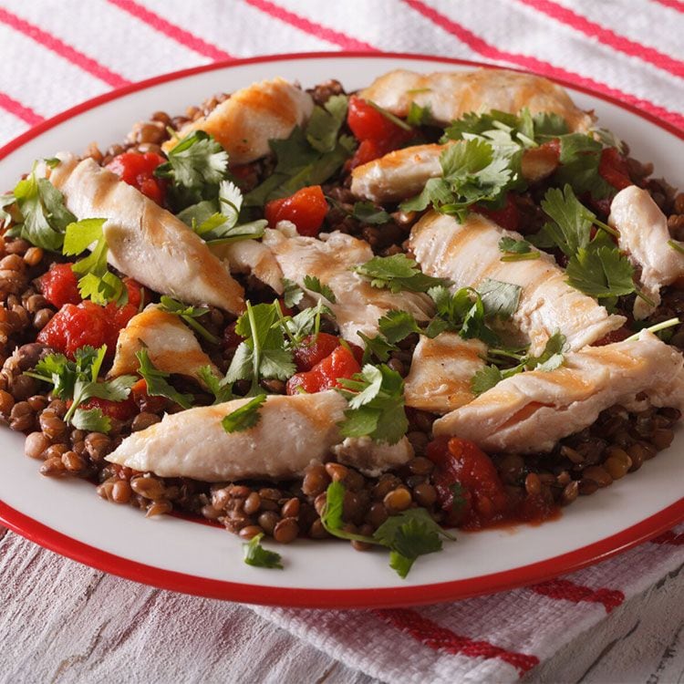 Ensalada de lentejas y pollo al cilantro