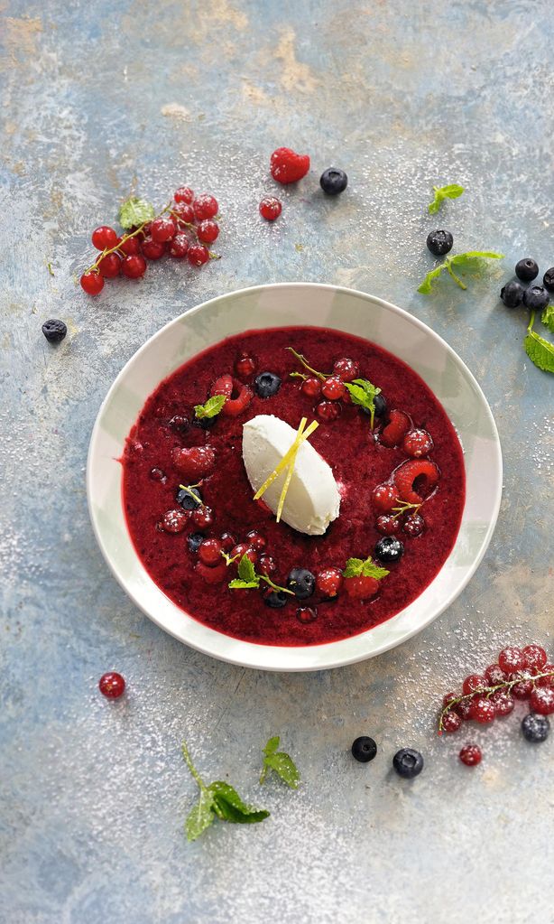 Sopa de frutos del bosque con helado HOLA 4076