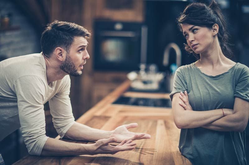 istock pareja disculte