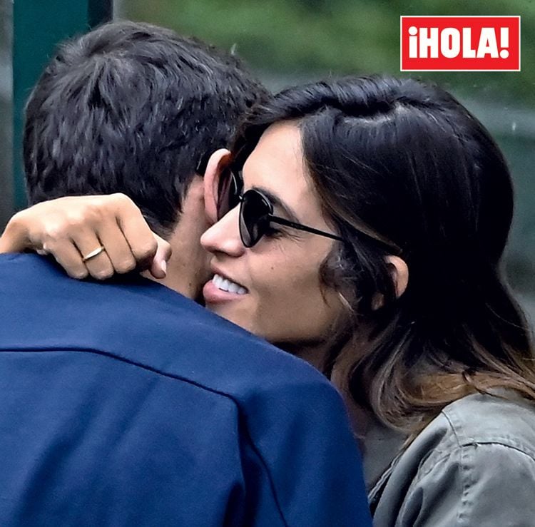 En ¡HOLA!: Iker Casillas y Sara Carbonero, el beso con el que comienzan una nueva etapa