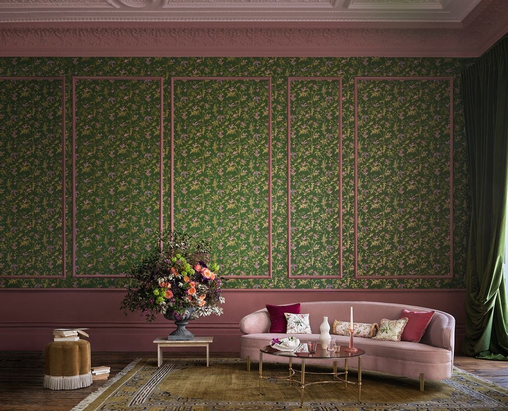 Salón vestido con la colección ‘Hummingbirds’, de Cole&Son, que ensalza uno de los diseños más icónicos de la casa británica
