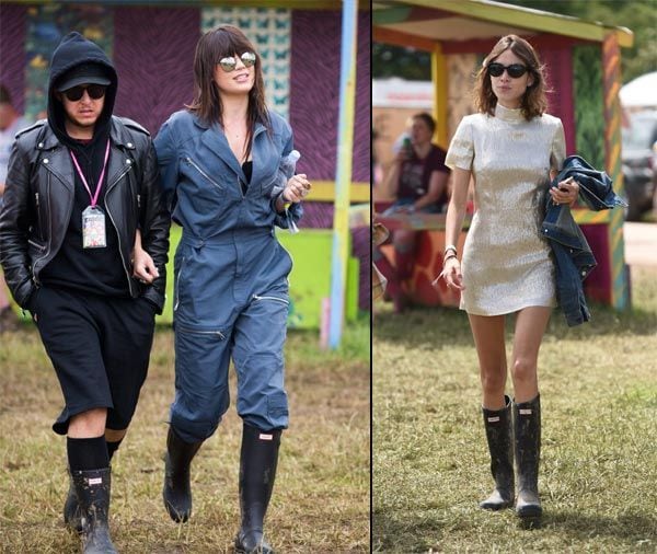 Alexa Chung combinó su mini vestido en tono plata con estas botas, que fueron muy útiles para caminar en el terreno embarrado
