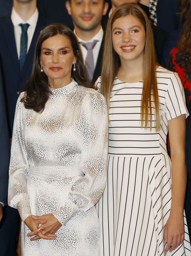 La infanta Sofía estrena sus primeros tacones en la audiencia de los Premios Princesa de Asturias 2022