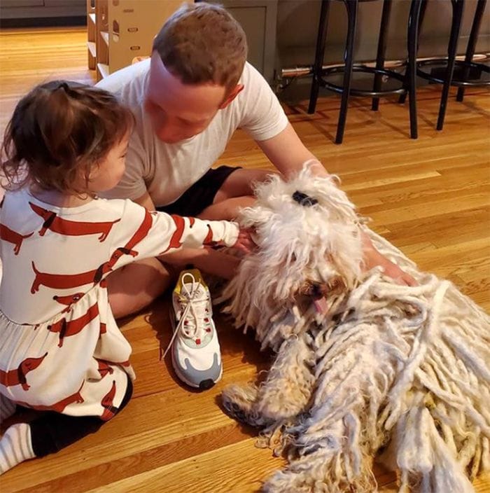 Mark Zuckerberg con su hija y su perro