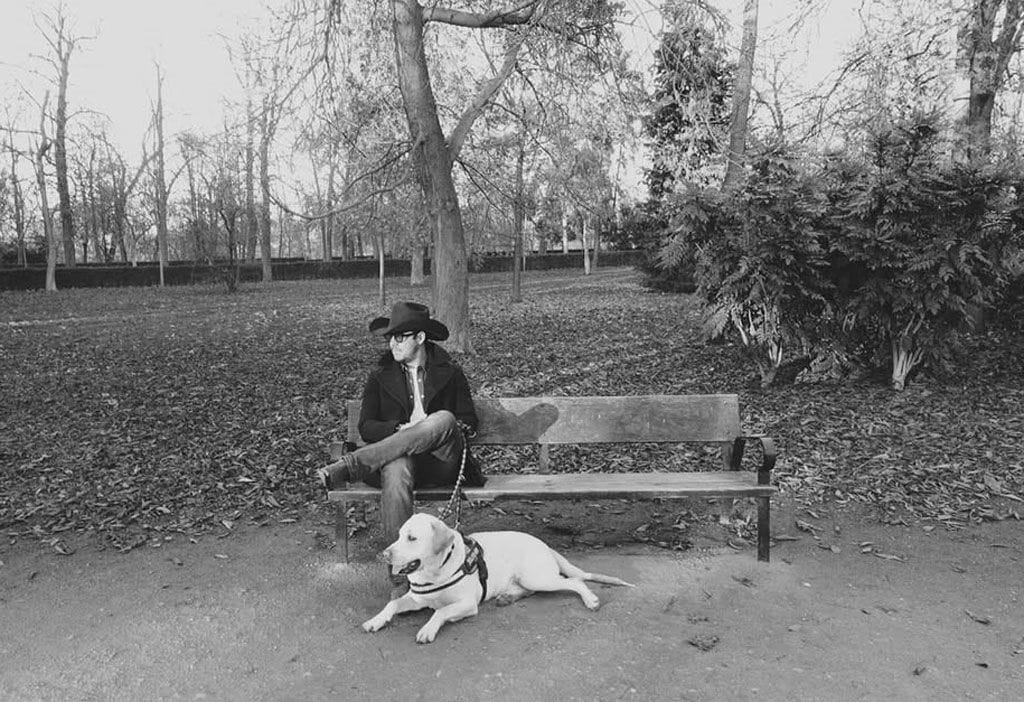 Lalo Capetillo en 'El Retiro', en Madrid, en un posado para la lente de su hermana Ale.