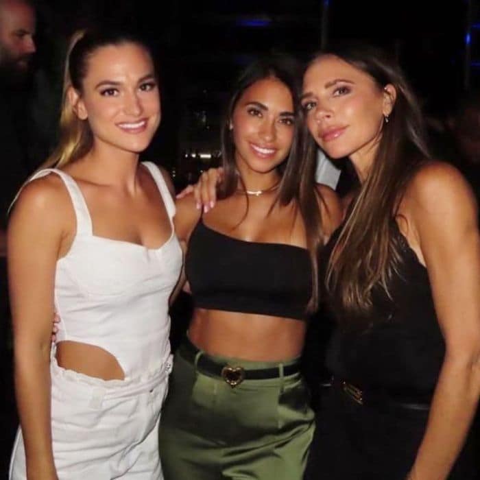 Victoria Beckham con Antonela y Elena Galera