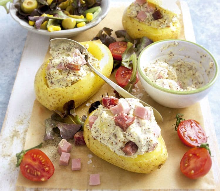 Patatas rellenas con salsa de miel y mostaza