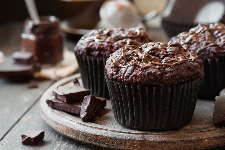 Magdalenas de chocolate, café y remolacha